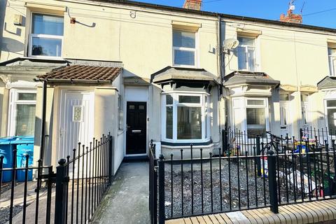 2 bedroom terraced house to rent, Colenso Avenue, Holland Street, HU9, Hull, HU9