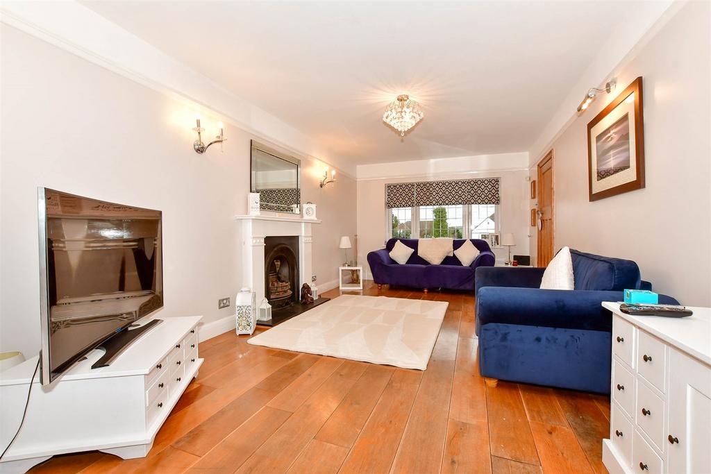 Dartford Road, Horton Kirby, Dartford, Kent 4 bed detached house for