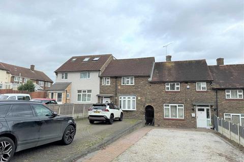 3 bedroom end of terrace house to rent, Straight Road, Romford, Romford