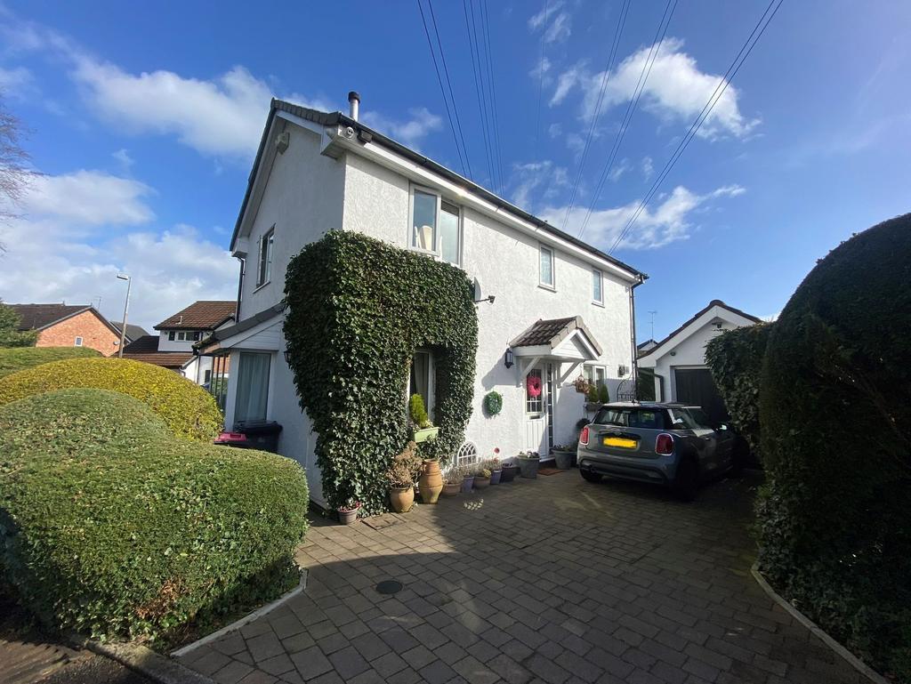 Worsley, Manchester M28 3 bed detached house for sale £370,000