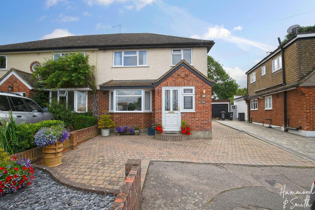 North Weald, Epping CM16 4 bed semidetached house for sale £590,000