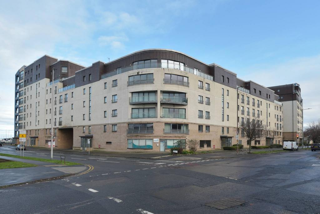 171, Flat 10 Lower Granton Road, Granton, Edinburgh, EH5 1GL 3 bed flat