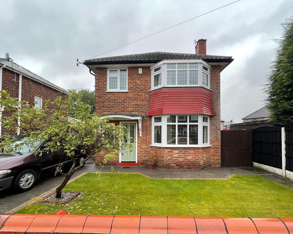 Swinton, Manchester M27 3 bed detached house to rent £1,250 pcm (£288 pw)