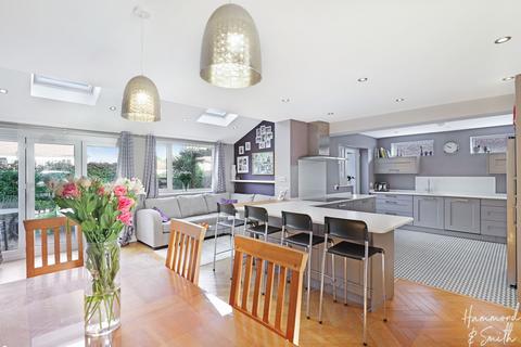 18 Barnfield, Epping, CM16 6RL