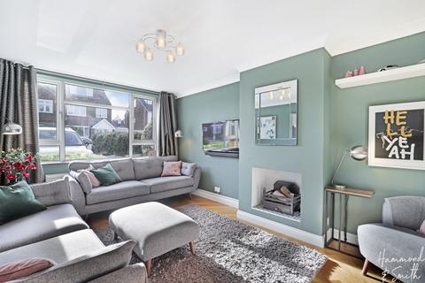 18 Barnfield, Epping, CM16 6RL