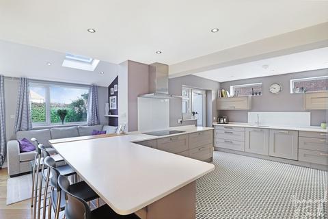 18 Barnfield, Epping, CM16 6RL