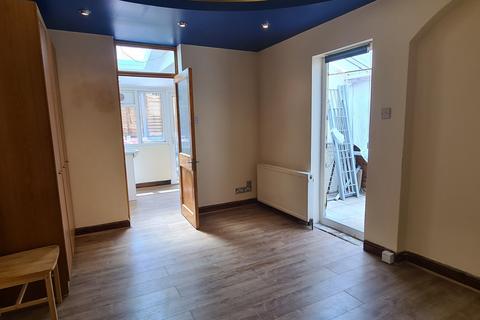 262 East Barnet Road, Barnet, EN4 8TD