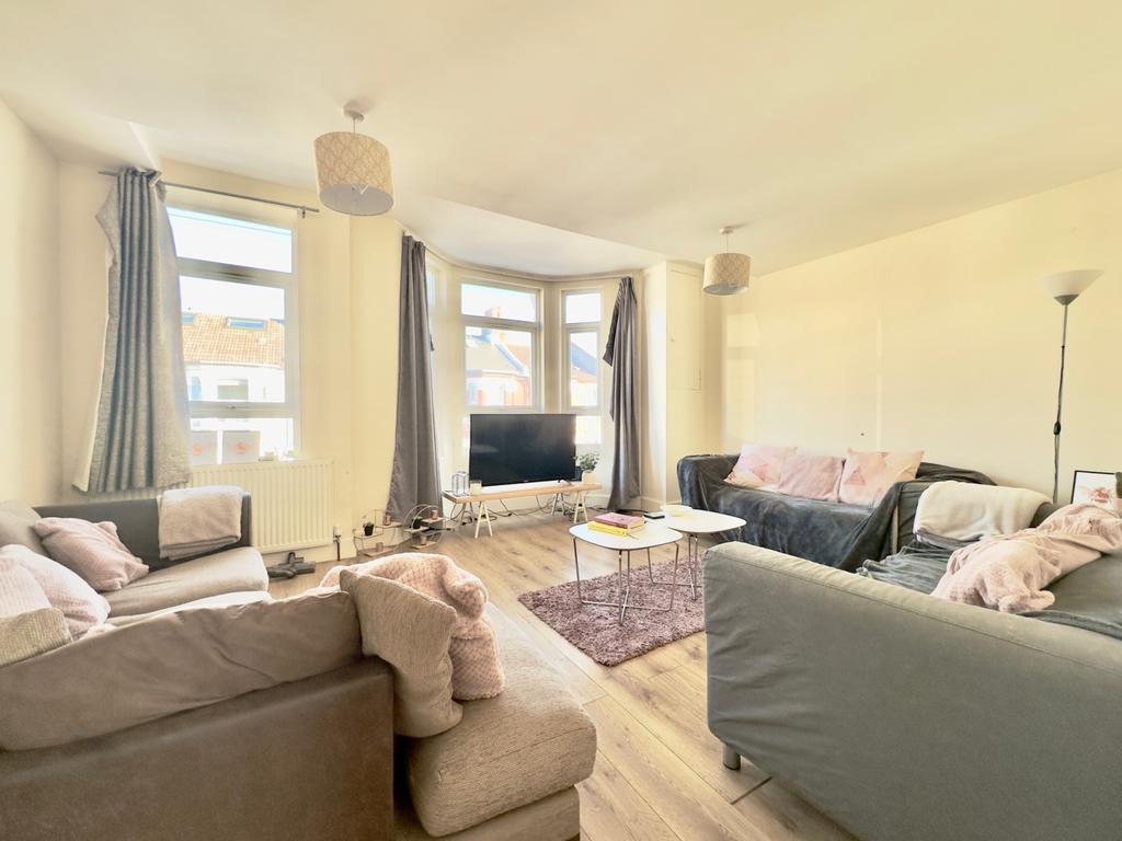 6 Bedrooms Terraced House to Rent in Clapham Nort