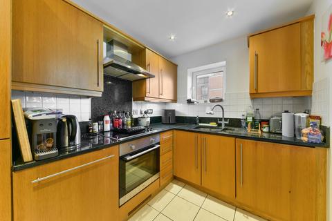 2 bedroom flat for sale, Holland Gardens, Brentford, TW8 0BE