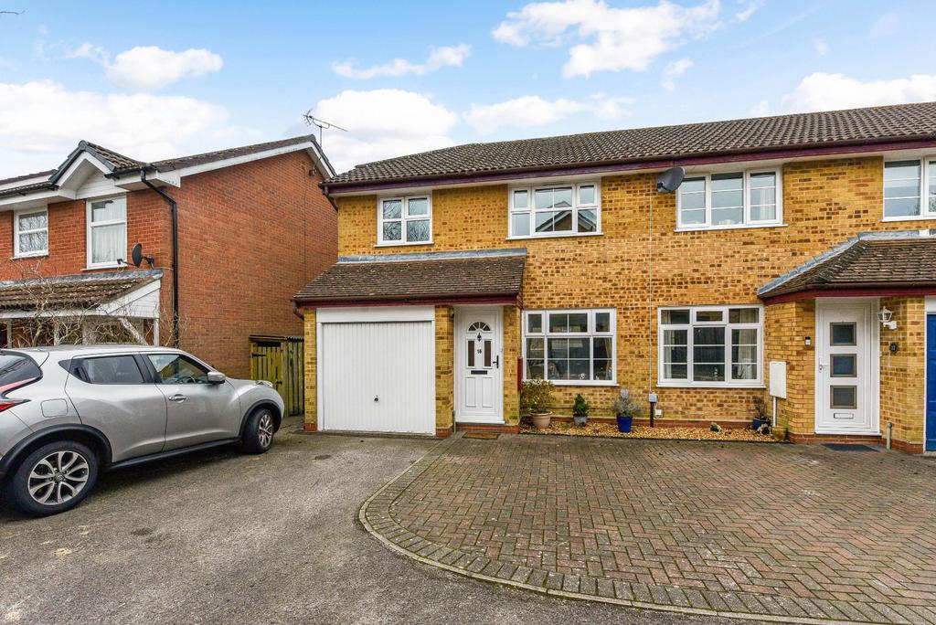 Haydock Close, Alton, Hampshire 3 bed end of terrace house for sale £365,000