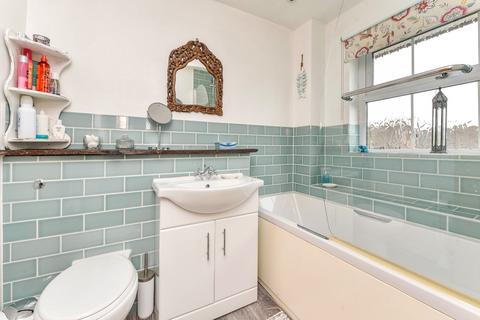 16 Haydock Close, Alton, GU34 2TL