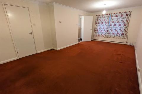 12 Elizabeth Close, Tilbury, RM18 8EW