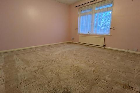 12 Elizabeth Close, Tilbury, RM18 8EW