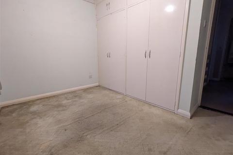 12 Elizabeth Close, Tilbury, RM18 8EW
