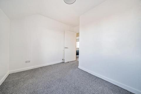 Flat 5, Tudor Court Bath Road, Thatcham, RG18 3HB