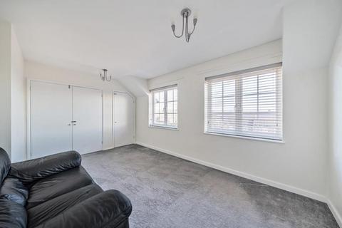 Flat 5, Tudor Court Bath Road, Thatcham, RG18 3HB