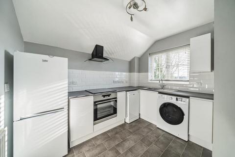 Flat 5, Tudor Court Bath Road, Thatcham, RG18 3HB