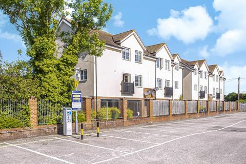 Flat 5, Tudor Court Bath Road, Thatcham, RG18 3HB