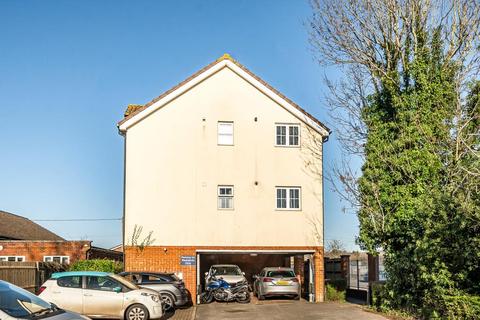 Flat 5, Tudor Court Bath Road, Thatcham, RG18 3HB