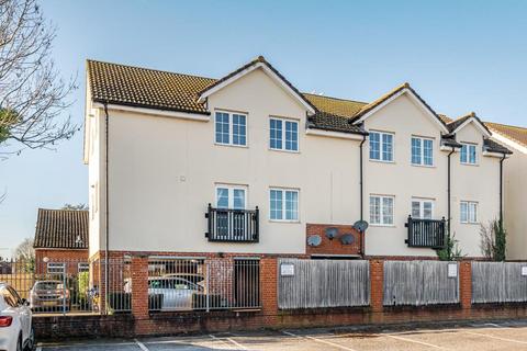 Flat 5, Tudor Court Bath Road, Thatcham, RG18 3HB