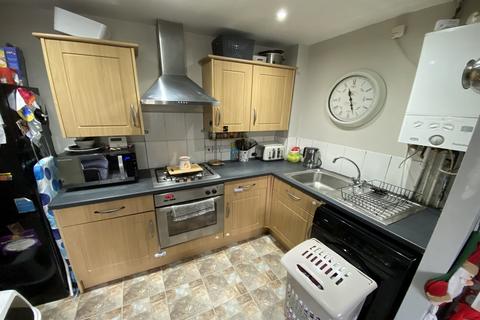 2 bedroom flat for sale, Clifford Court, Tipton