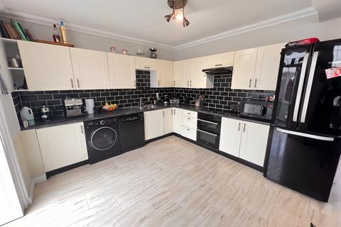 6 bedroom end of terrace house for sale - Bancroft Road, Icknield