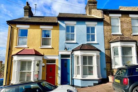2 bedroom terraced house to rent, Leigh on Sea SS9