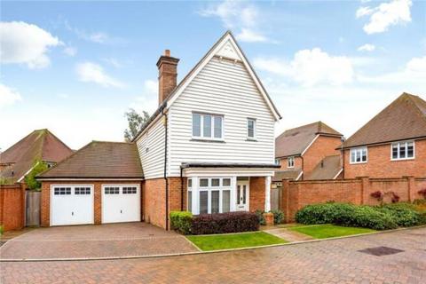 3 Farriers Walk, Horsham, RH12 1DS