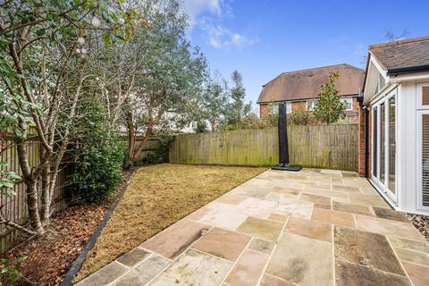 3 Farriers Walk, Horsham, RH12 1DS