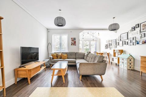 3 Farriers Walk, Horsham, RH12 1DS
