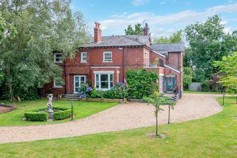 6 bedroom detached house to rent, Holmes Chapel Road, Allostock