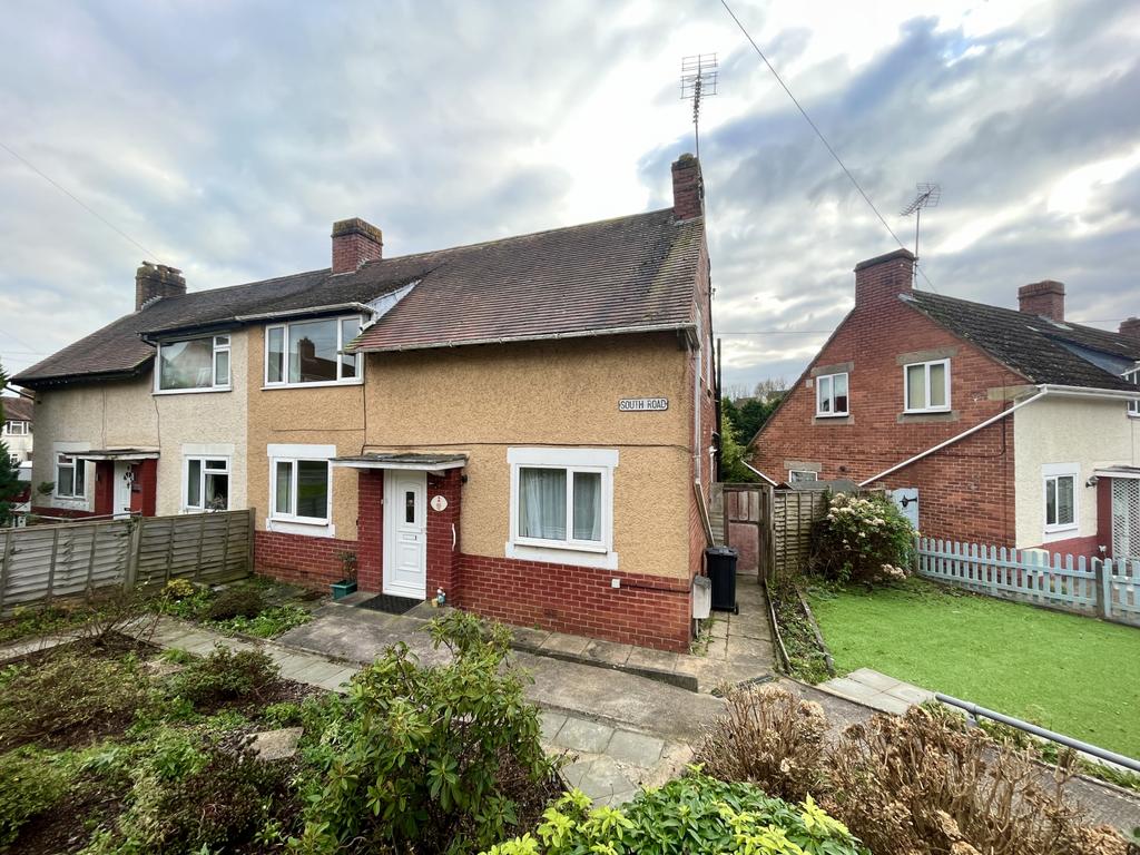 South Road, Lydney, Gloucestershire... 2 bed semidetached house for