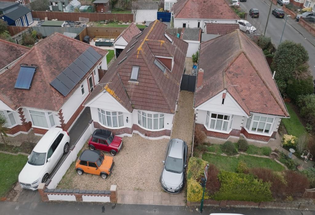 DETACHED HOUSE Kingswell Road, Bournemouth 5 bed detached house for sale £475,000