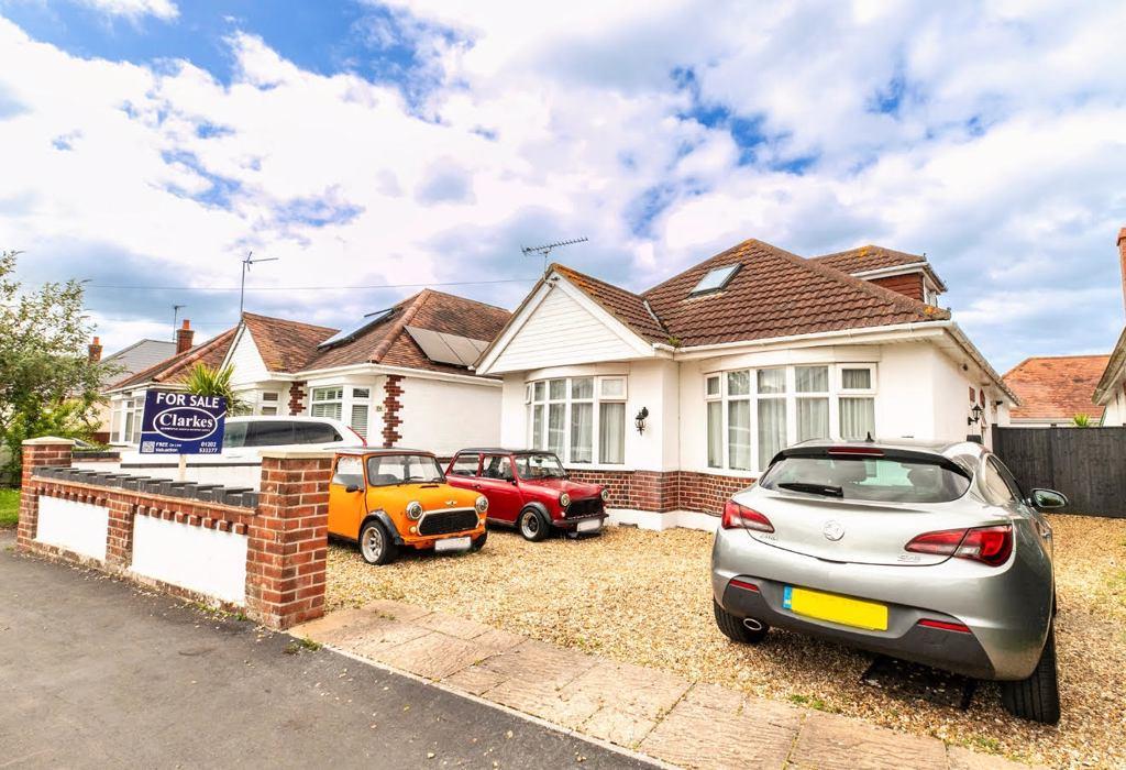 LARGE CHALET HOUSE Kingswell Road, Bournemouth 5 bed detached house for