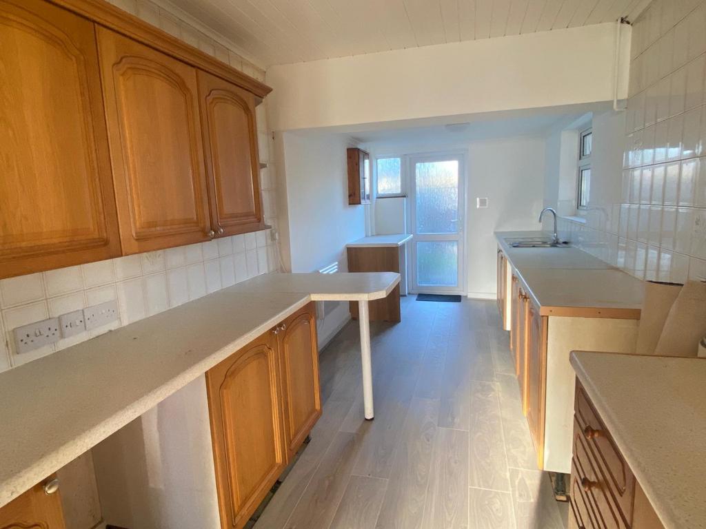 Laurel Avenue, Gravesend, Kent, DA12 5QP 3 bed terraced house to rent £1,650 pcm (£381 pw)
