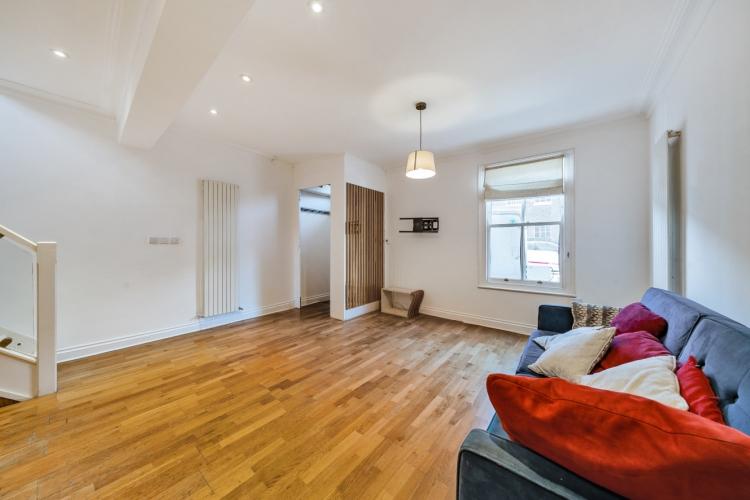 Sw2 3ap St. Philip Street London SW8 3 bed apartment - £3,250 pcm (£750 pw)