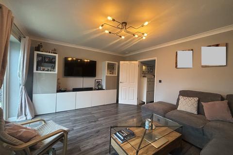 30 Brick Drive, Great Blakenham, Ipswich, IP6 0GJ