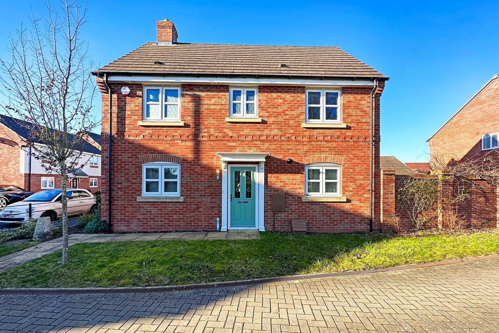 Wootton Close, Knowle 3 bed link detached house £1,700 pcm (£392 pw)