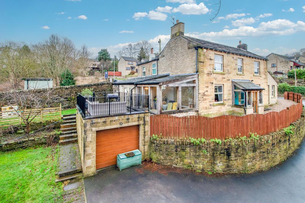 Miry Lane, Thongsbridge, Holmfirth 5 bed detached house for sale £650,000