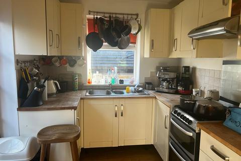 2 bedroom house share to rent - Cherry Crescent, Brentford TW8