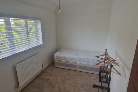 2 bedroom house share to rent, Cherry Crescent, Brentford TW8