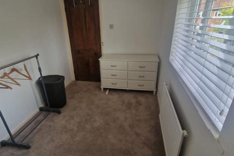 2 bedroom house share to rent, Cherry Crescent, Brentford TW8