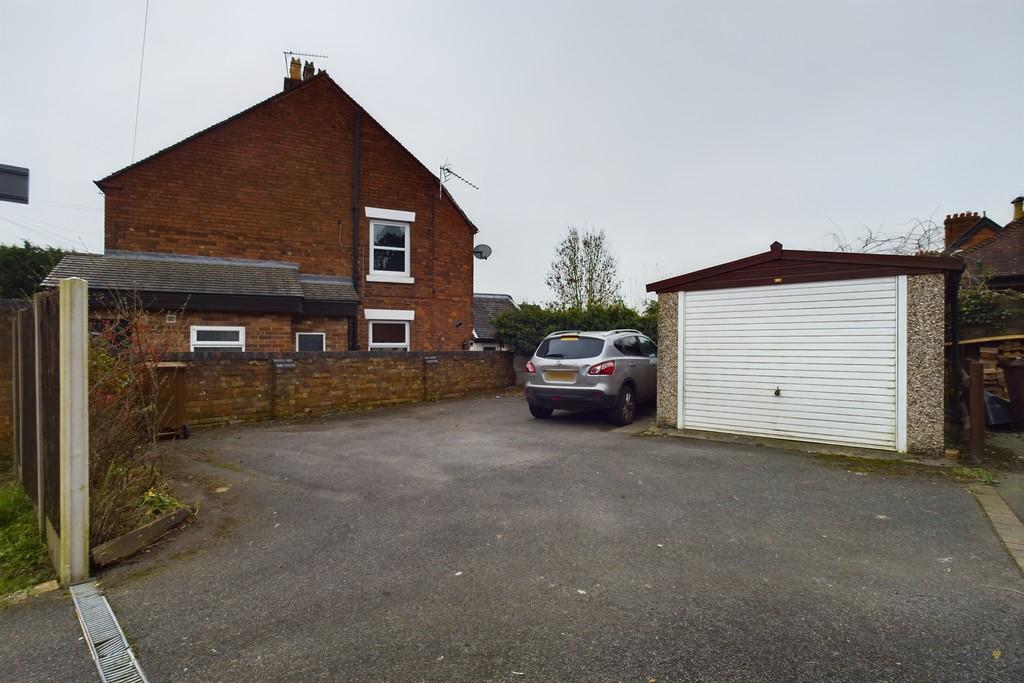 Smithfield Road, Uttoxeter 3 bed terraced house for sale £215,000