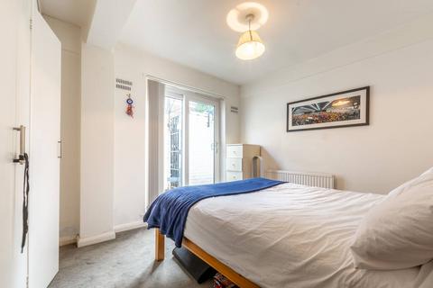 1 bedroom flat for sale, Barons Court Road, Barons Court, London, W14