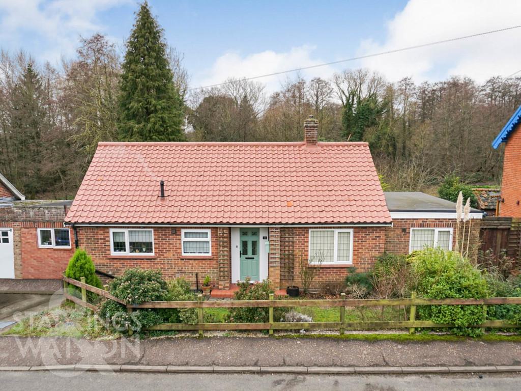 Norwich Road, Chedgrave, Norwich 3 bed detached bungalow for sale £