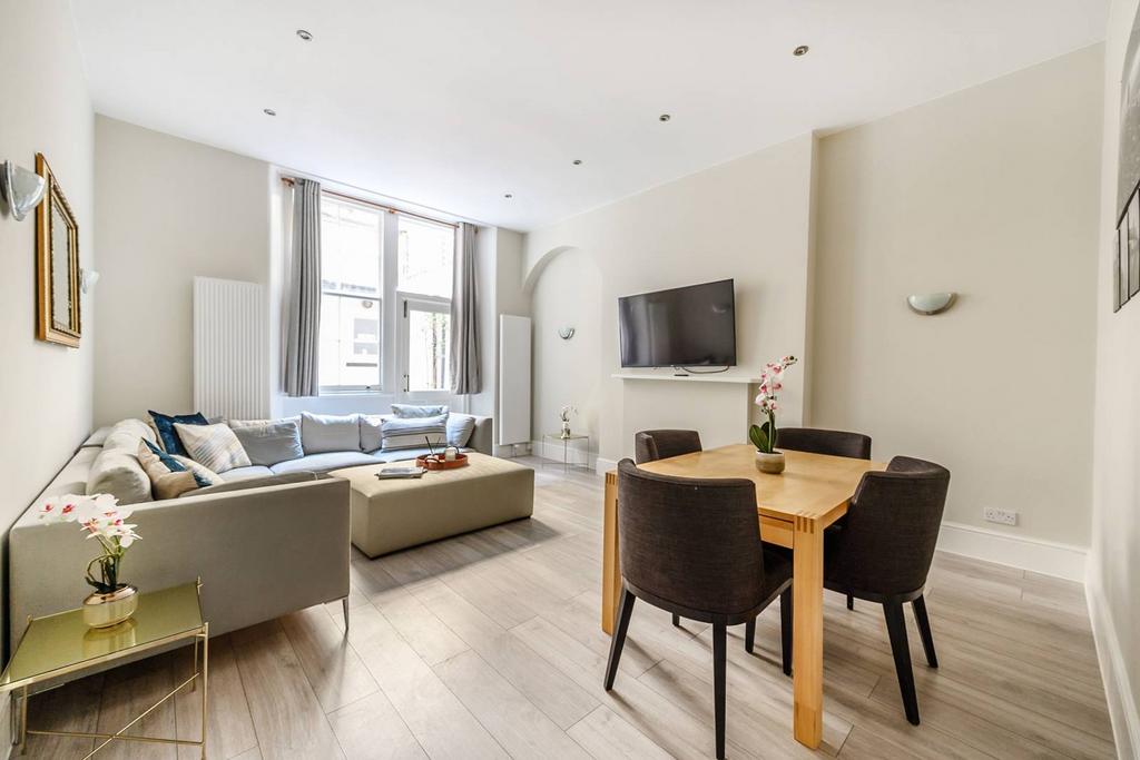 Cadogan Square, Knightsbridge, London, SW1X 3 bed flat to rent £5,850