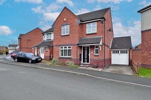4 bedroom semi-detached house for sale - Doulton Drive, Smethwick