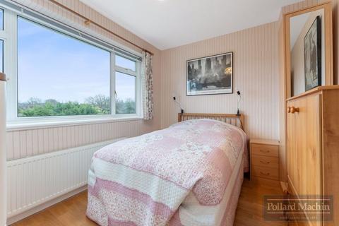20 Ellenbridge Way, South Croydon, CR2 0EU