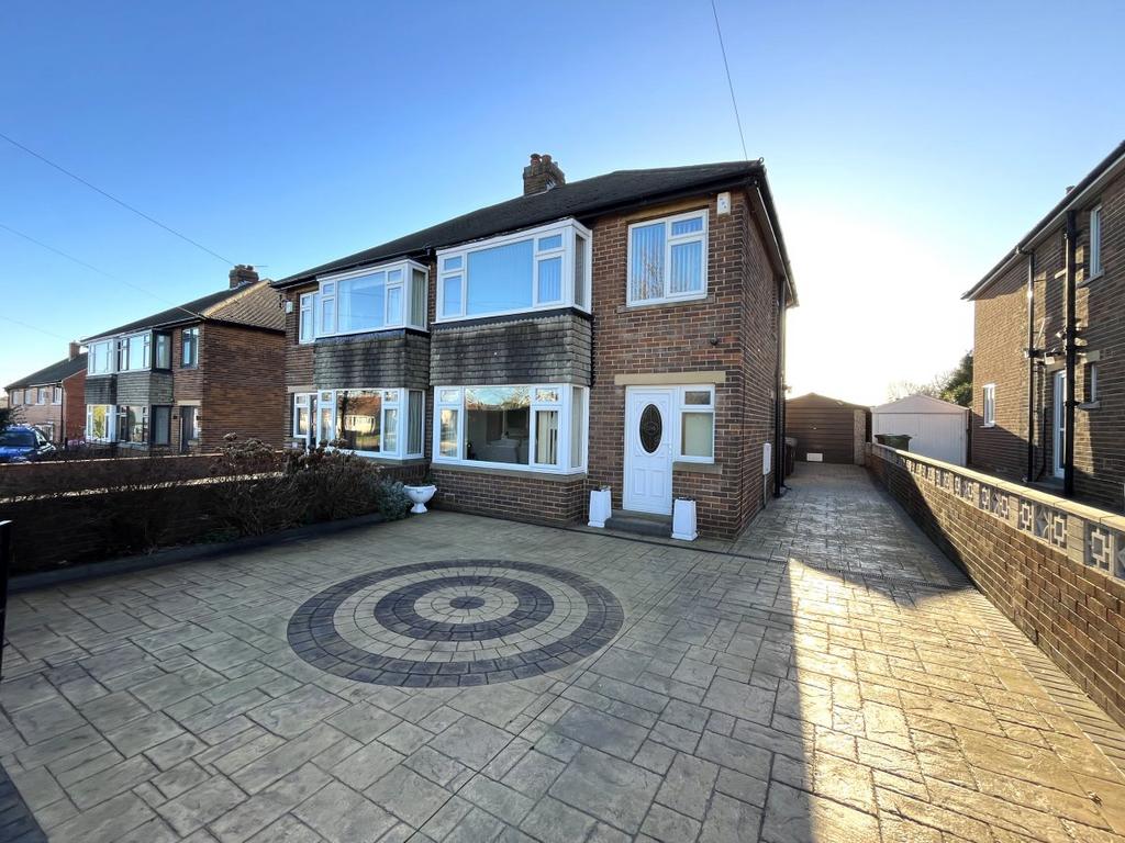 Queens Drive, Ossett 3 bed semidetached house for sale £285,000