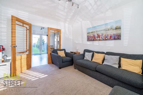 47 Morecambe Close, Hornchurch, RM12 5LT